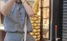 小姐姐上班臭美,小姐姐上班臭美，展现独特魅力